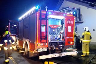 Pożar domu w Łagiewnikach. Strażacy w pogorzelisku znaleźli pociski i granaty