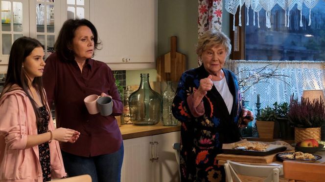 M jak miłość odc. 1851. Basia (Karina Woźniak), Marysia (Małgorzata Pieńkowska), Barbara (Teresa Lipowska)