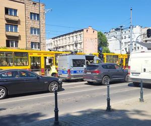 Tramwaj potrącił pieszego w centrum Łodzi. Ograniczono ruch w kierunku Manufaktury