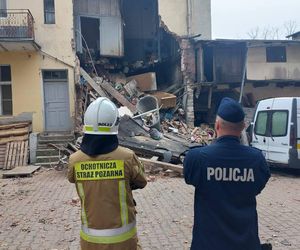 Ściana kamienicy legła w gruzach! Dramatyczna akcja ratunkowa w Wągrowcu