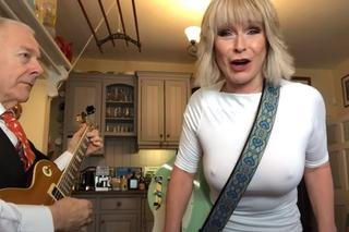 Robert Fripp i Toyah tym razem wykonali 'I love rock and roll' [WDEO]