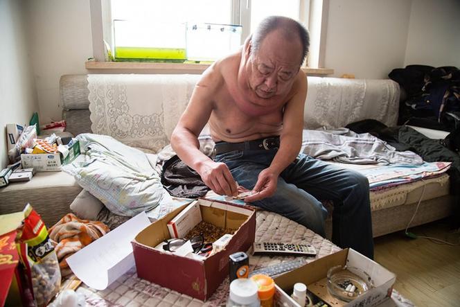 Mężczyzna z wielką szyją