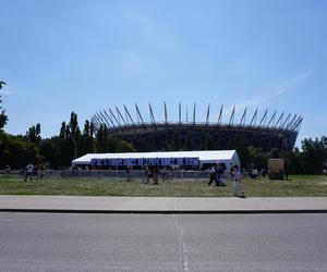 Pod Stadionem Narodowym wystartowała sprzedaż merchu Taylor Swift, pojawili się pierwsi fani