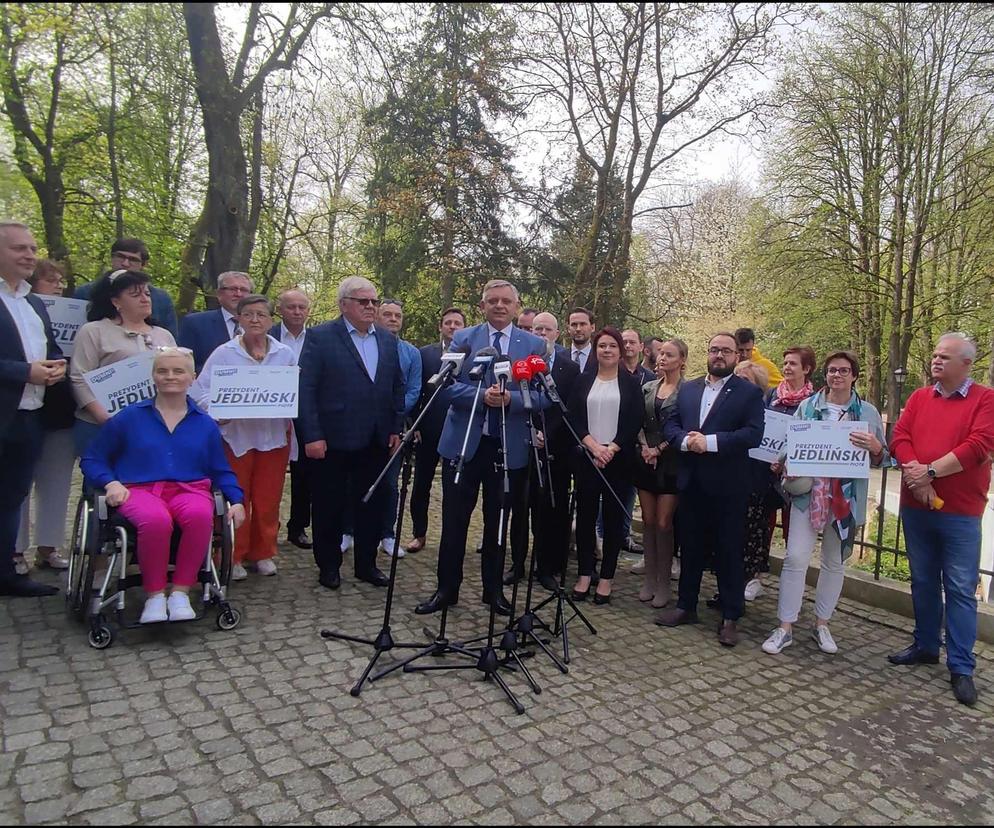 konferencja prasowa Jedlińskiego