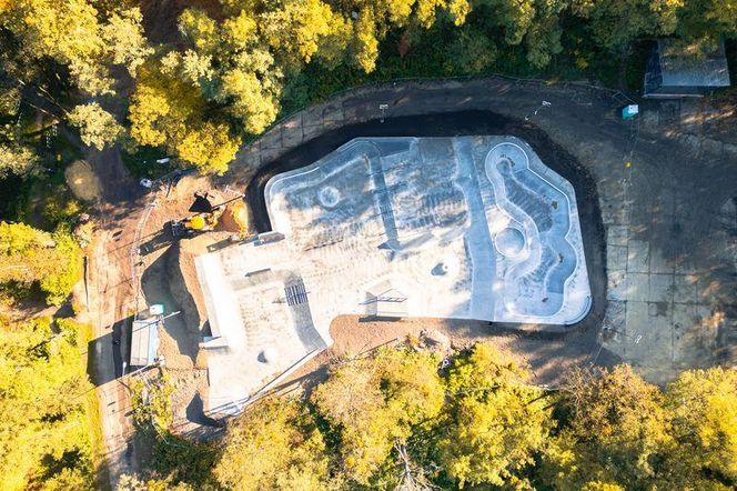 Skatepark w parku Wiśniowiec w Rybniku na finiszu