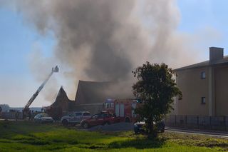 Płonie hala spawalnicza w Czeluścinie niedaleko Gostynia w Wielkopolsce