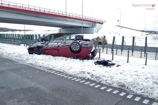 Koszmarny wypadek na A1. Poszkodowani zakleszczeni we wraku. Jeden z nich jest w ciężkim stanie