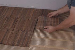 Podłoga drewniana - układamy mozaikę przemysłową