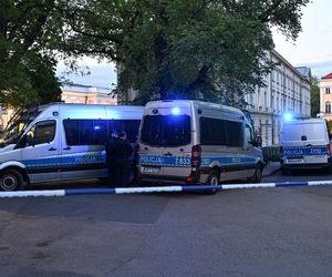 Masakra siekiera na Uniwersytecie Warszawskim. Kobieta z podciętą głową