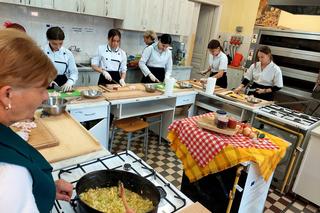 Warsztaty robienia prołzioków pod okiem KGW Joniny