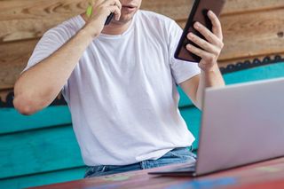 Infolinia dla sprawców przemocy seksualnej. MZ chce pomóc osobom po więzieniu