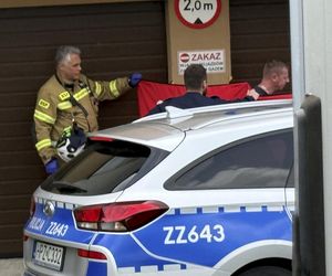 Tragedia w Ząbkach. Ciało kobiety leżało na chodniku. Na miejscu policja