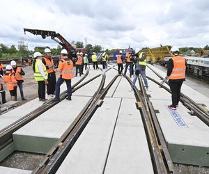 Kraków buduje Warszawie plac Zawiszy. Byliśmy w fabryce, gdzie powstanie 121 elementów wielkiej układanki