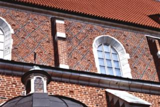 Dekoracja rombowa na elewacjach gotyckiego kościoła Bożego Ciała w Krakowie