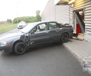  Zuchwały napad w Płońsku. Staranowali samochodem drzwi i ukradli elektronikę za 180 tys. zł!