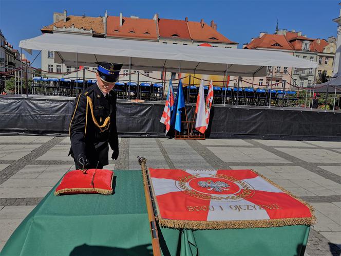 Uroczystość nadania sztandaru Komendzie Miejskiej Państwowej Straży Pożarnej w Kaliszu