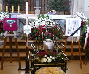 Iwona Śledzińska-Katarasińska ma nowy pomnik. Tak wygląda jej grób cztery miesiące od śmierci. Jedno zwraca uwagę