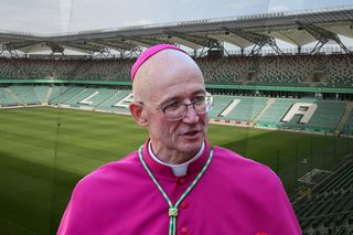 Nowy metropolita warszawski wejdzie na stadion! Abp. Galbas odprawi mszę na stadionie Legii Warszawa