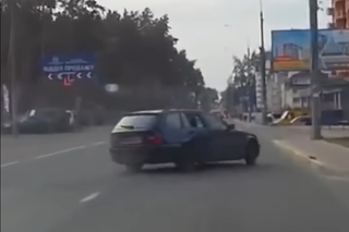 Przerażający wypadek BMW. Auto na polskich tablicach rozdarło się na pół - WIDEO