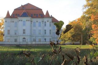 Po zamku nie widać już pożaru, który dotknął budynek po wojnie