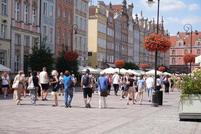 Tłumy turystów w Gdańsku. Ulice pękają w szwach