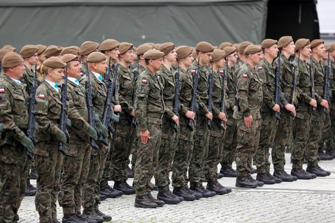 Przysięga wojskowa w Sosnowcu. Żołnierze przedefilowali przez miasto