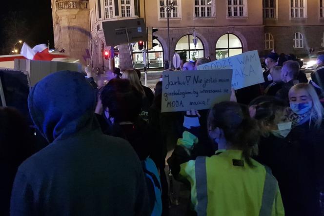 Strajk kobiet w Olsztynie. Policja odpowiada na zarzuty posłanki Lewicy