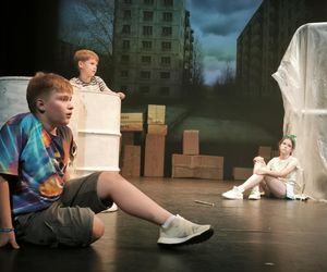 Spektakl na zakończenie warsztatów teatralnych w Teatrze Miejskim w Lesznie 