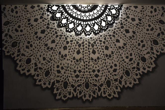 Koronkowy mural - projekt "Brama do wszystkiego"