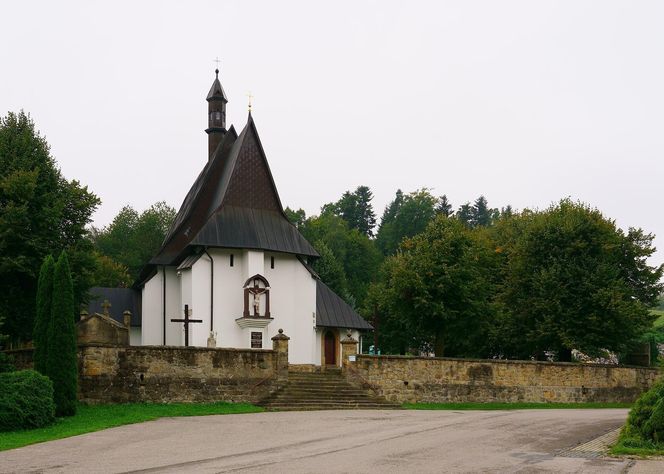 To jedna z najstarszych wsi w Małopolsce. Już w średniowieczu miała swoją parafię