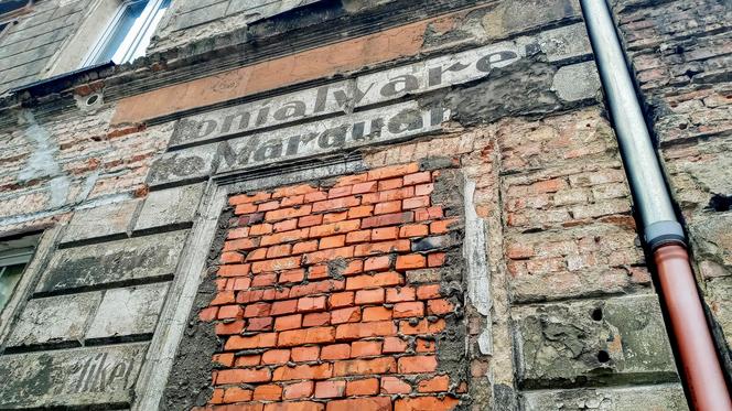 Pamiątki sprzed lat na murach w Szczecinie