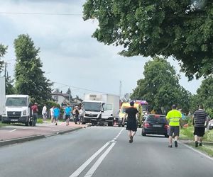 Wypadek w Dąbrówce-Ług. Jedna osoba poszkodowana