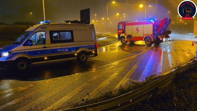 Matka nie żyje, w aucie dzieci. Śmiertelne dachowanie w Warszawie