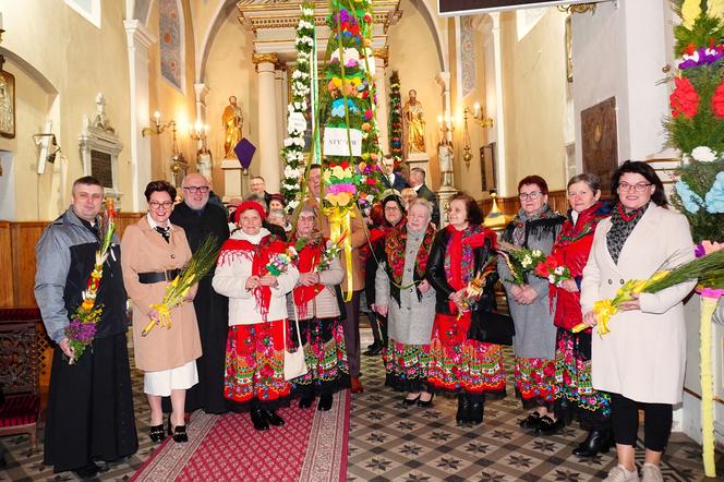 Rekordowe palmy i kiermasz świąteczny w Krynkach