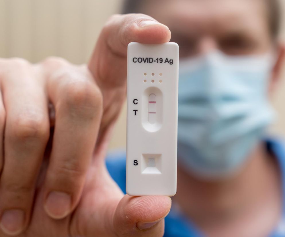 Czas na FLiRT. Czym najnowszy wariant COVID-19 różni się od poprzednich?