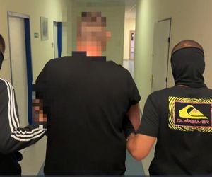 Uśmiechnięty lider gangu w rękach policji. 36-latek wpadł po latach