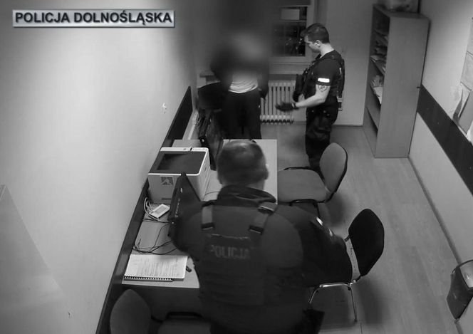 Atak na ratownika i policjantów w Lubinie. „Groził śmiercią, próbował uderzyć”