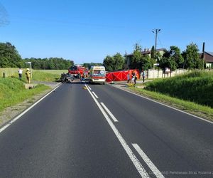 Śmiertelny wypadek pod Radomskiem. Osobówka zderzyła się z motocyklistami [ZDJĘCIA]