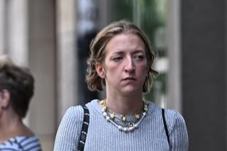 Lara Gessler prezentuje sutki na mieście