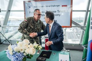 Koreańska Grupa Hanwha inwestuje w polską edukację obronną. 1,2 mln zł dla Akademii Wojsk Lądowych