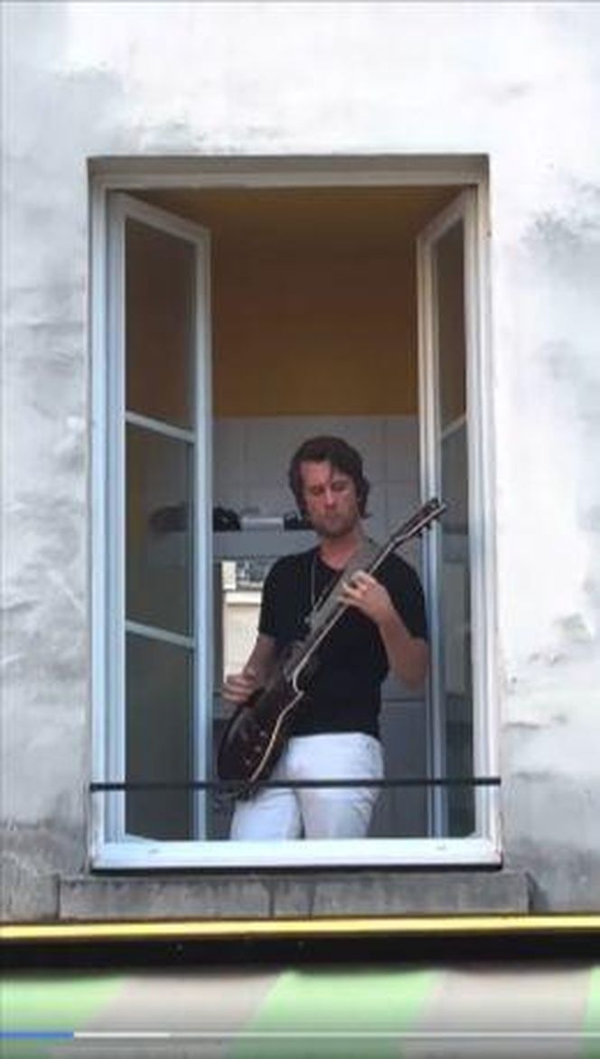 Flashmob w Paryżu - "Bohemian Rapsody"