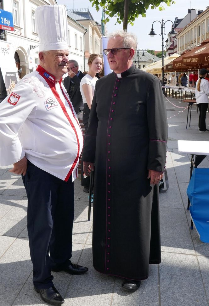  15 Edycja kremówki papieskiej. 