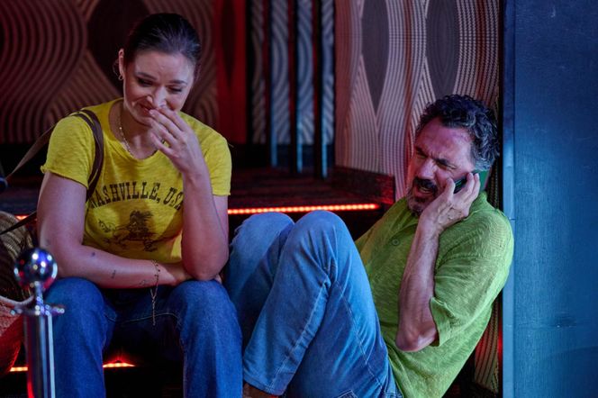 Na Wspólnej, odcinek 4086. Pracownica (Klaudia Kulinicz), Adrian Baliszewski (Piotr Jankowski)