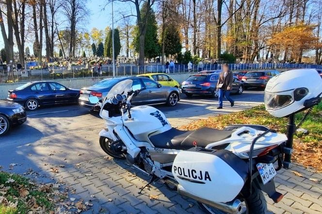 Policja przy cmentarzu