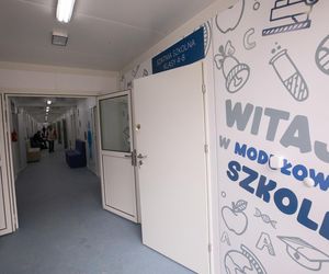 Pod Kłodzkiem powstała nowa szkoła modułowa [ZDJĘCIA]