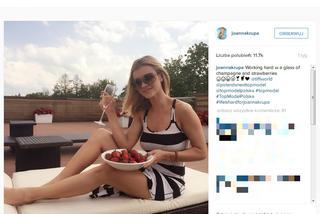 Joanna Krupa pływa NAGO w wielkim basenie przy swojej willi