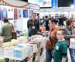 Targi Książki w Katowicach to okazja do zdobycia autografów pisarzy