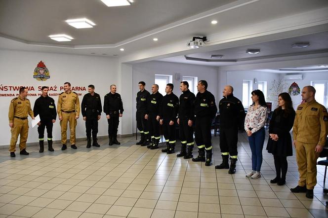Chciał kupić kawę na stacji i odebrał poród. Nagroda dla strażaka 