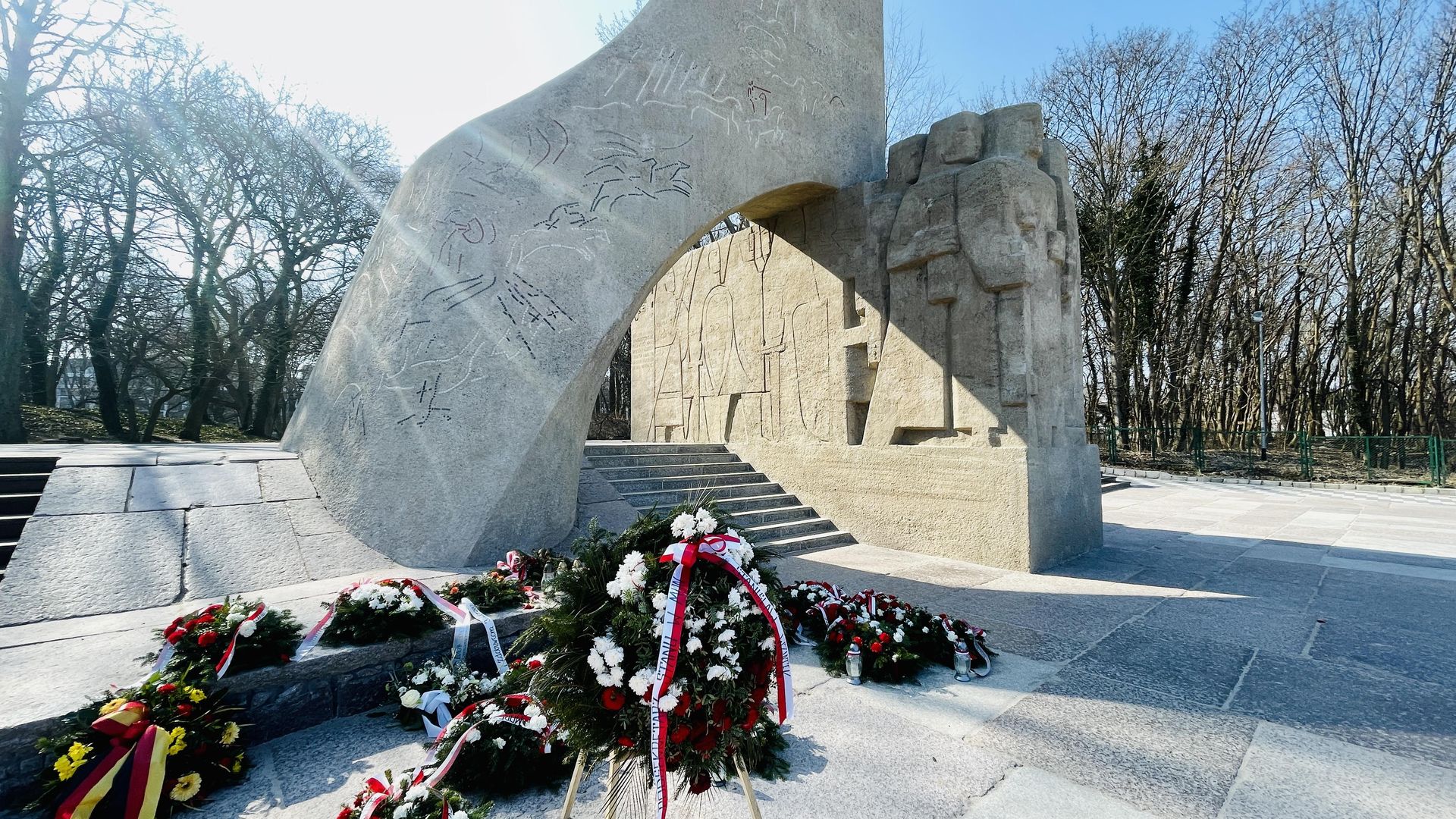 Kołobrzeg - Pomnik zaślubin z morzem