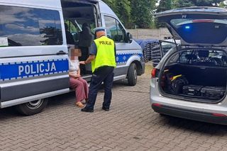 W powiecie tarnogórskim kierująca mercedesem wjechała w policyjny radiowóz. Kobieta była kompletnie pijana